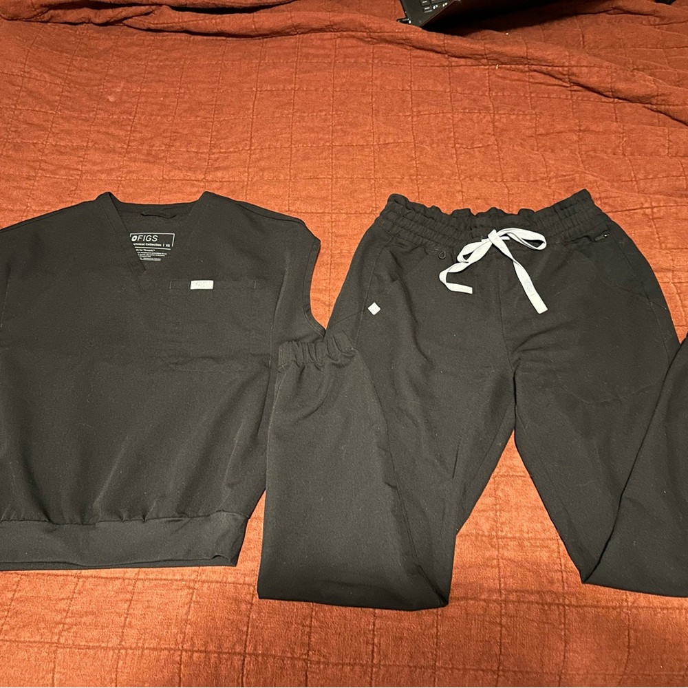 Figs Black Scrub Set